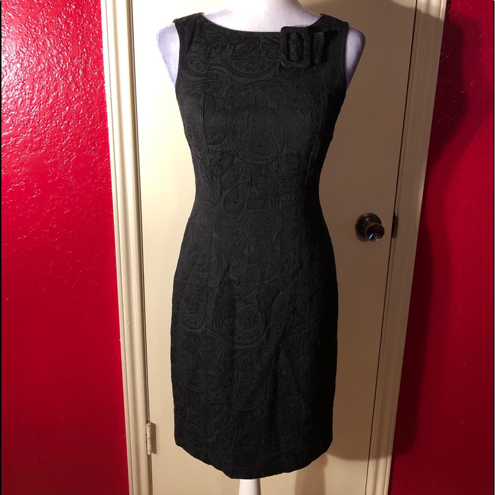 David Meister Sleeveless Black Dress with Belt Design on Neckline